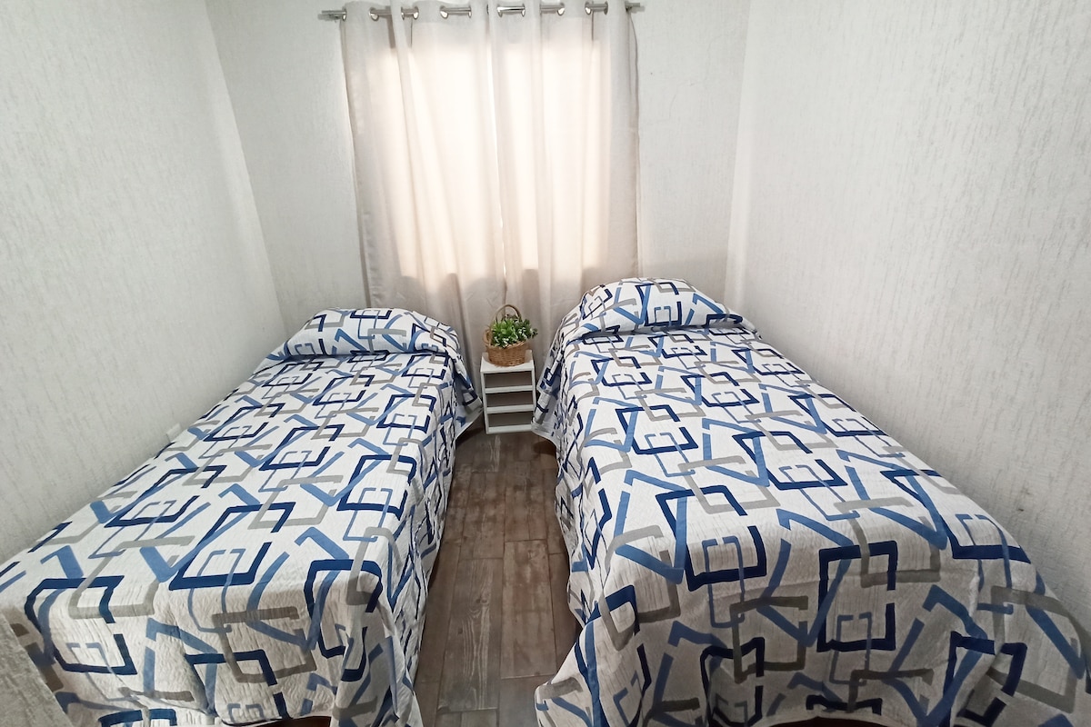 เตียงเดี่ยว 2 หลัง