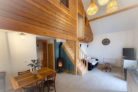 At the hidden cabin, between lakes and mountains,