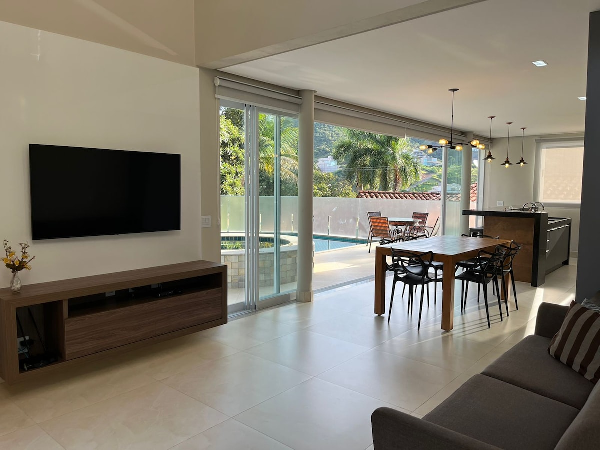 Anúncio popular: House in Escarpas 4 to 6 en-suites with air-conditioning and Jacuzzi em Capitólio