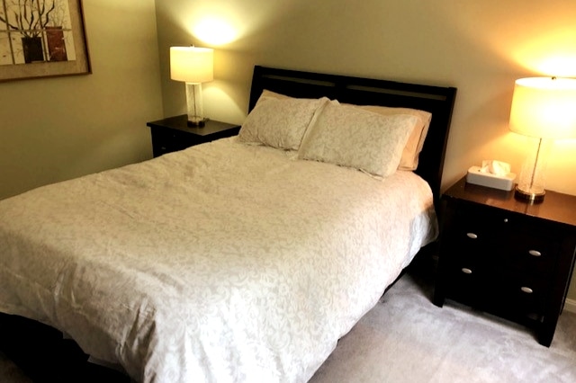 Primaire slaapkamer #1 met complete badkamer