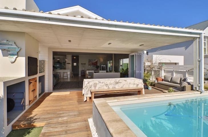 Paradise Beach House with Pool and Parking