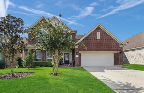 4,100 sf Spacious 5 Bed 3.5 Bath - Affordable !