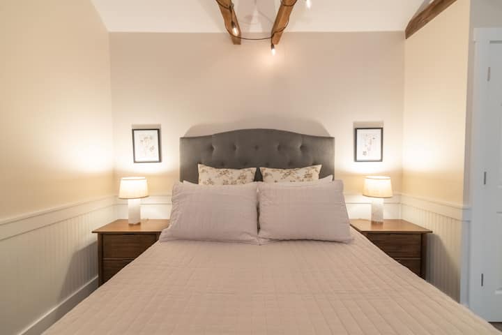 Sovrum, queen bed