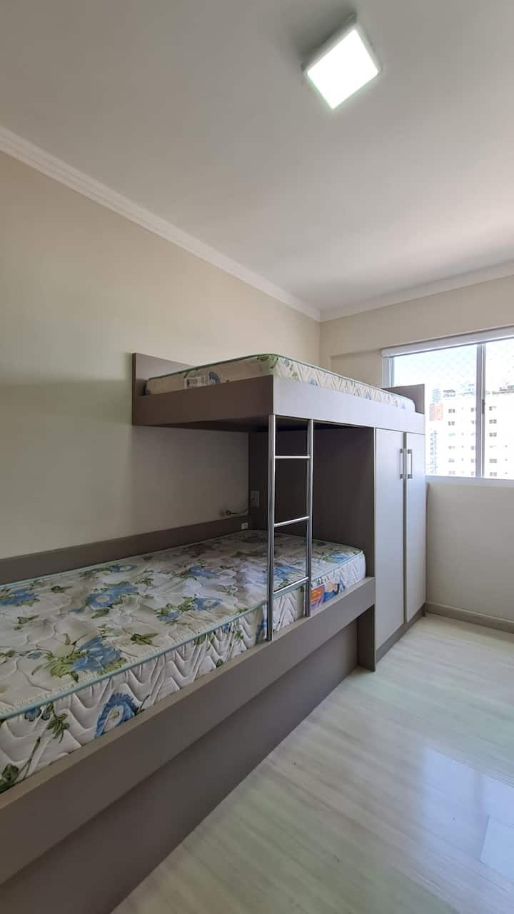 Camera con triliche e ventilatori