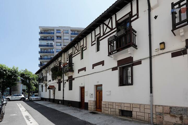 House near the Beach + garden +free parking gallery image 5