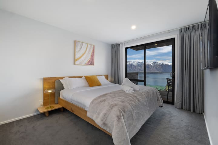 Camera da letto 1 - I letti sono composti da biancheria, cuscini e asciugamani di alta qualità e di qualità alberghiera.