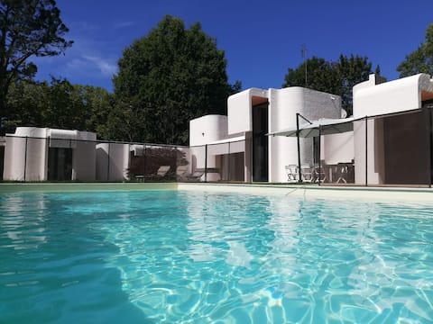 Architect-designed house, year 1970, 5400 m2 of garden