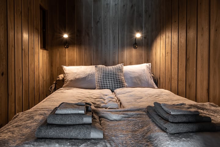 Guest room 1, the bed room on the right. 