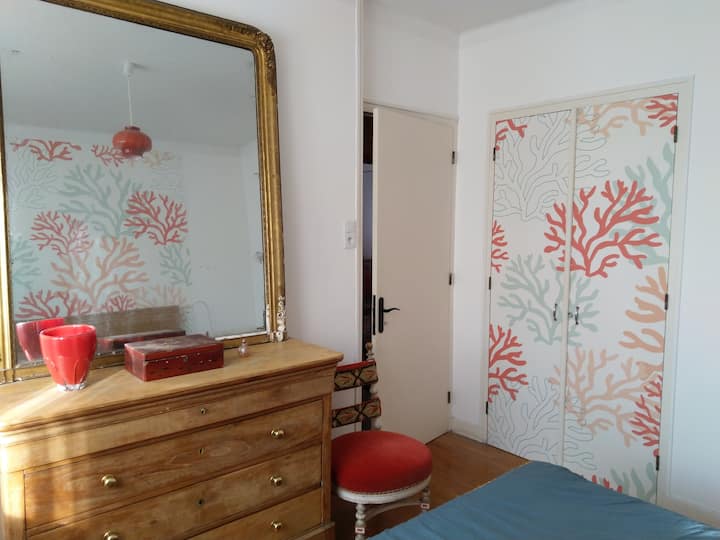 Спалня 4. 1 - ви етаж. Двойно легло, гости, скрин, гардероб. 