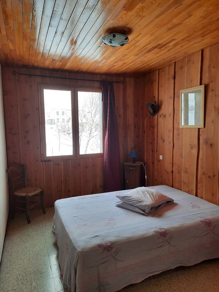 One room with 2 beds