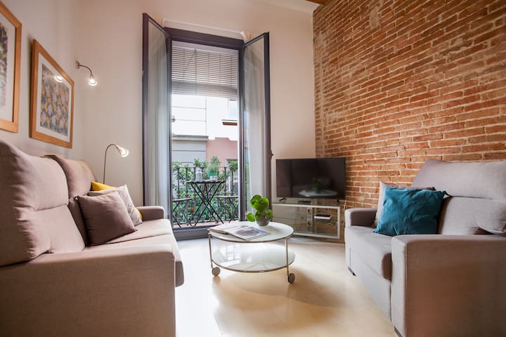 close to Paseo de Gracia.