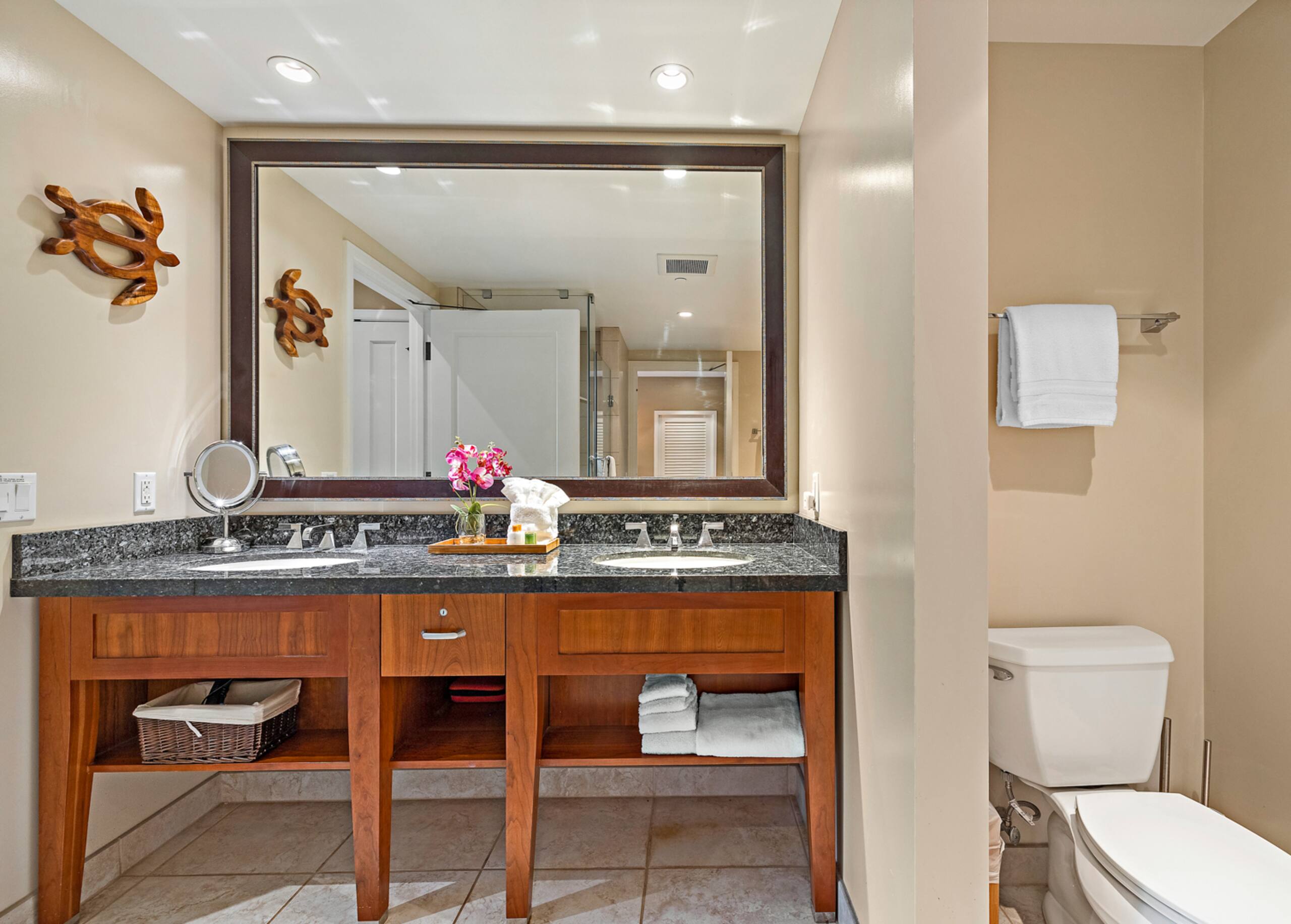 Condo in Lahaina · ★4.94 · 2 bedrooms · 3 beds · 2 baths - Image 34