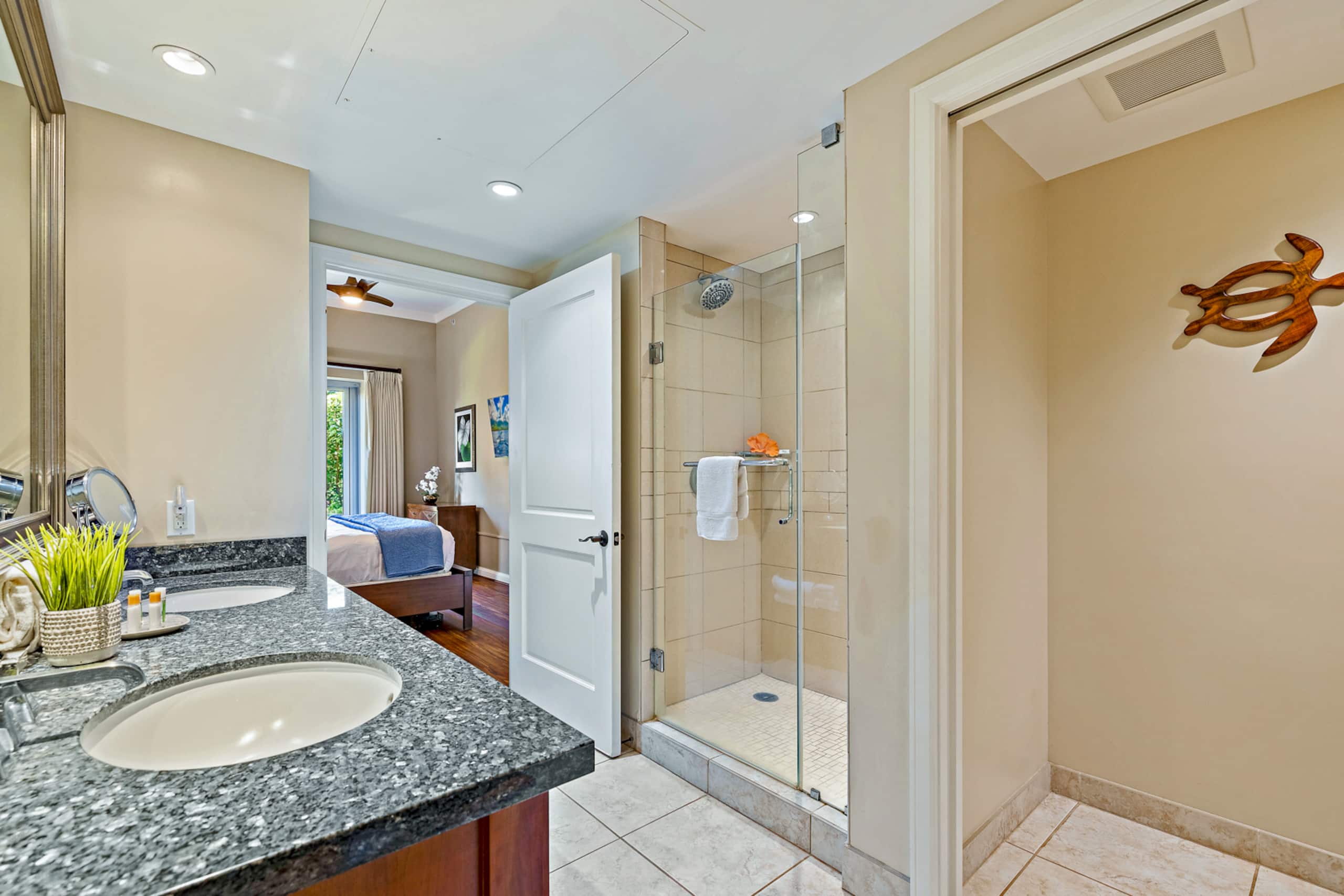 Condo in Lahaina · ★4.94 · 2 bedrooms · 3 beds · 2 baths - Image 33