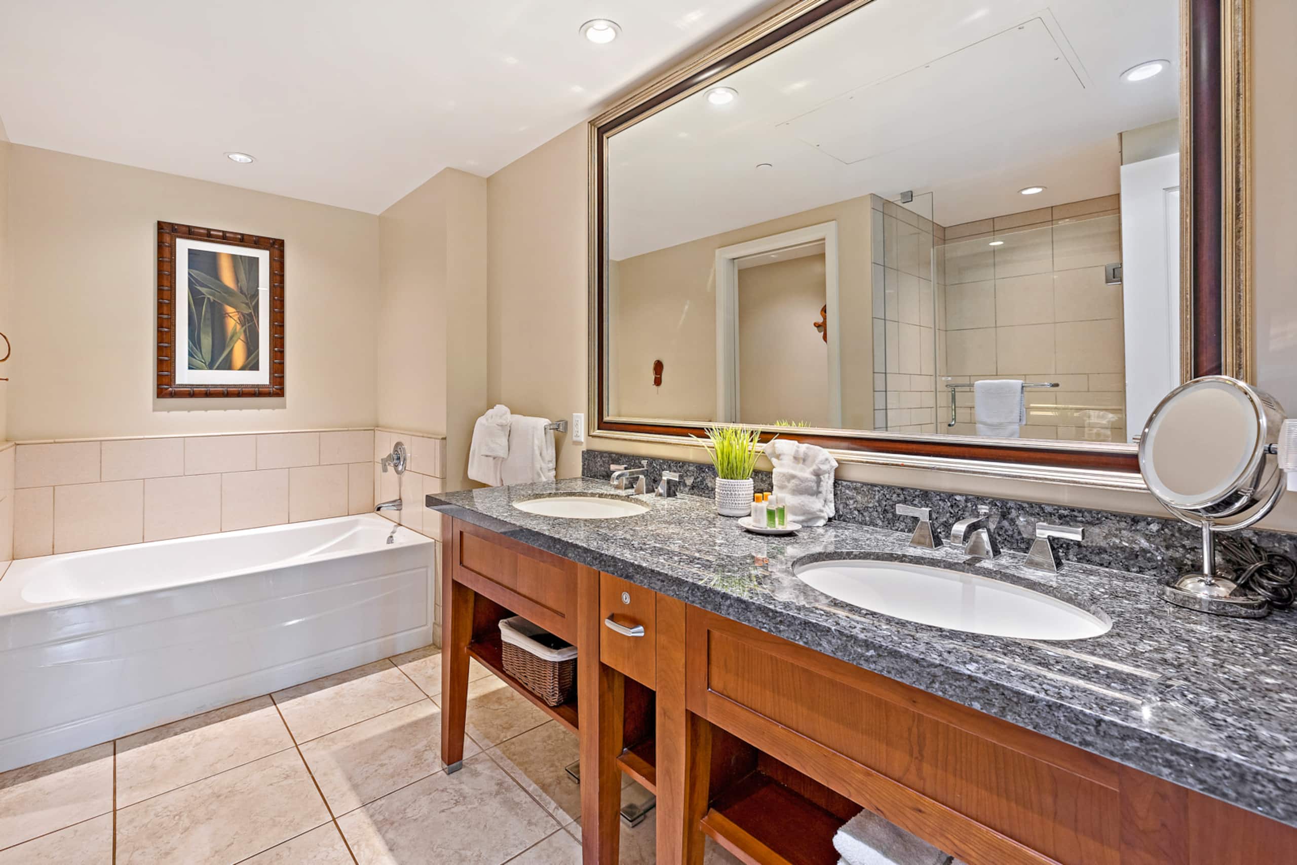 Condo in Lahaina · ★4.94 · 2 bedrooms · 3 beds · 2 baths - Image 32
