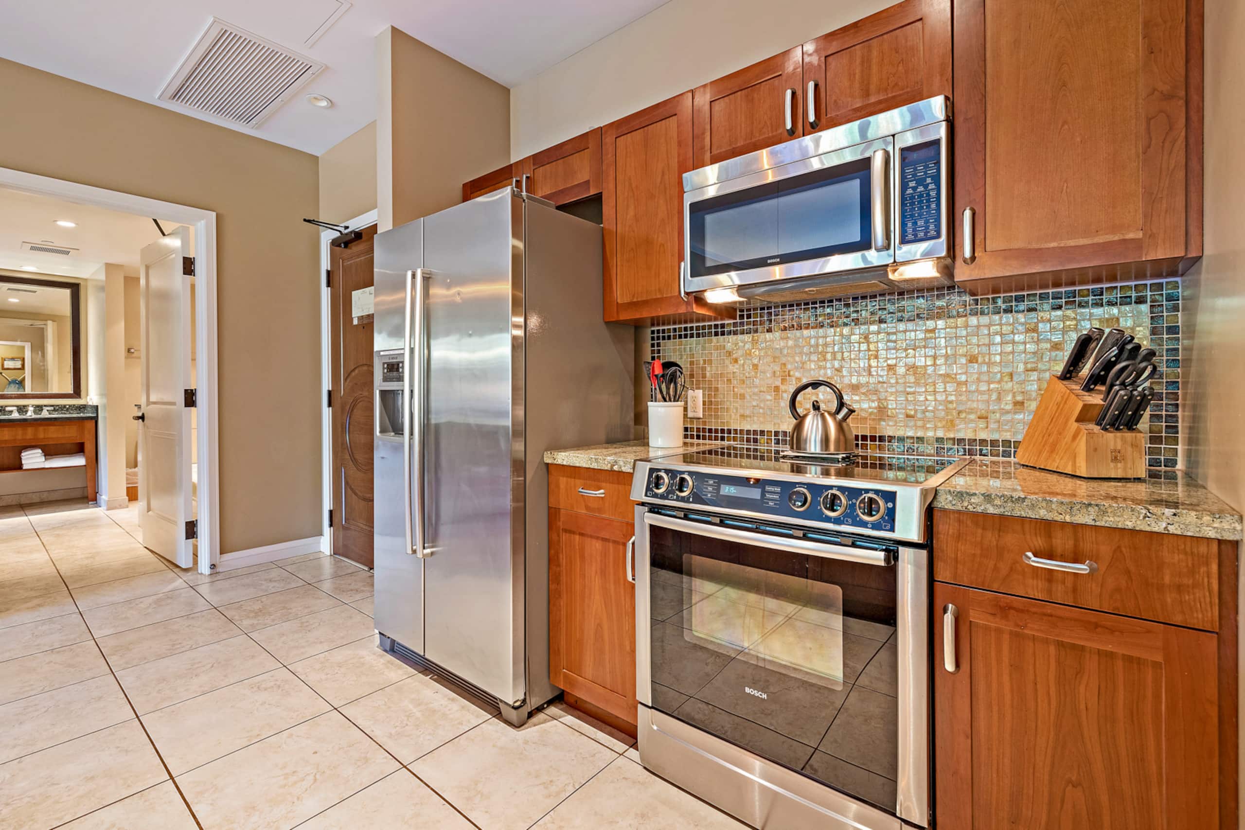 Condo in Lahaina · ★4.94 · 2 bedrooms · 3 beds · 2 baths - Image 18