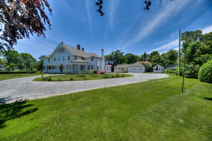 Historic beauty in Narragansett Pier gallery image 2