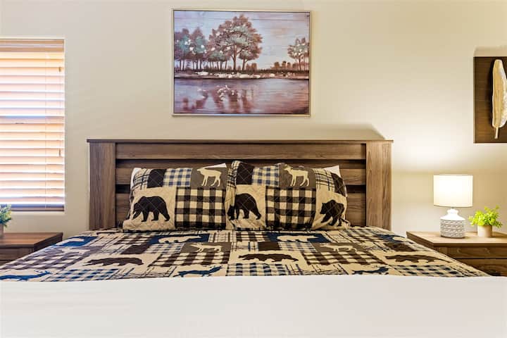 Grumpy Toads Getaway master bedroom — king bed