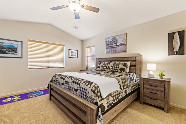 Grumpy Toads Getaway interior bedroom