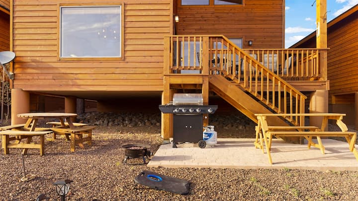Grumpy Toads Getaway back deck — fire pit, gas BBQ grill, and picnic tables