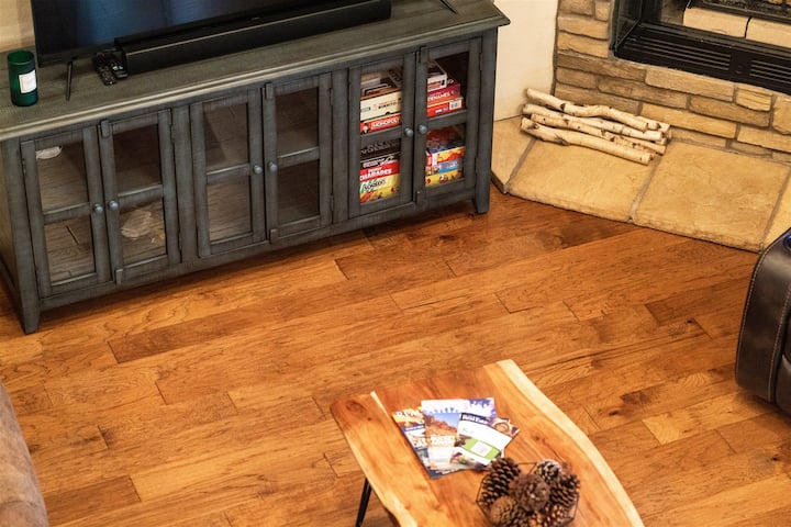 Grumpy Toads Getaway great room with stone fireplace and loft