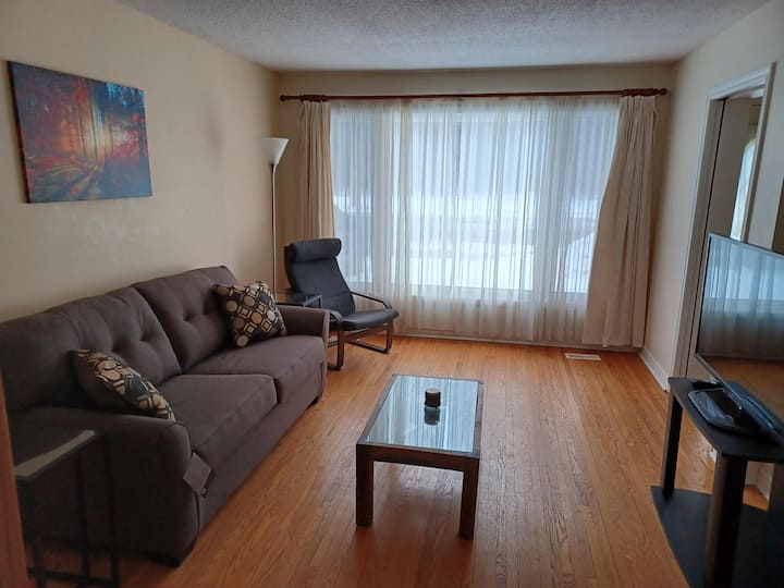 Entire 2 Bedroom Unit Near Nrc-blair, Clean, Quiet - 加蒂諾