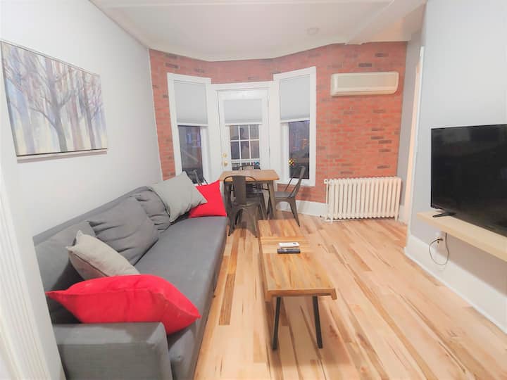Bright 1 Bedroom, By Uoft+ +Laundry+parking - Toronto, ON