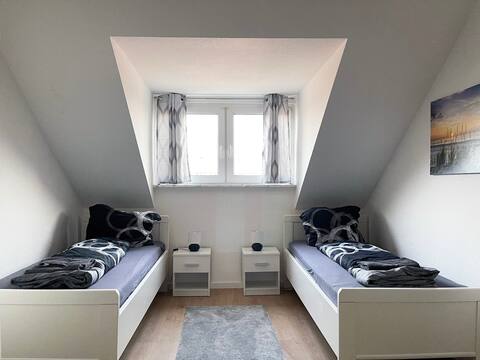 Central two-bed studios for fitters | home2share