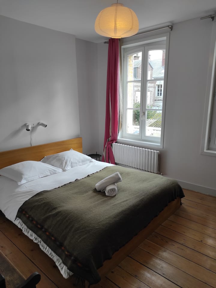 ห้องนอนคู่ 1 ติดกับห้องน้ำใหญ่ 