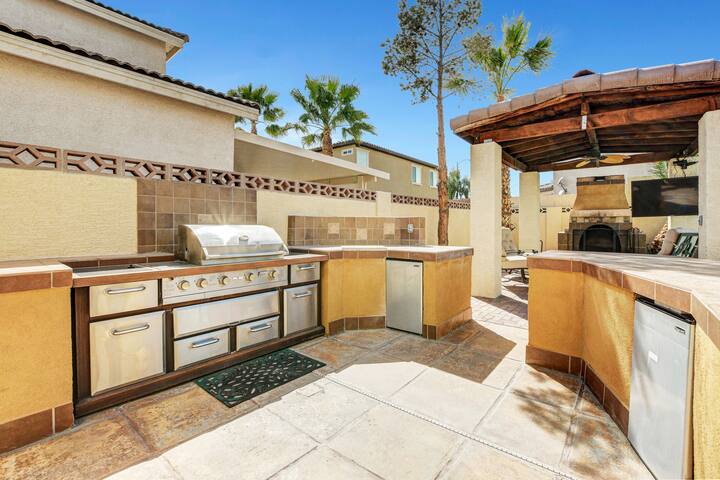 Private Vegas Retreat! Close the strip!20:) gallery image 5