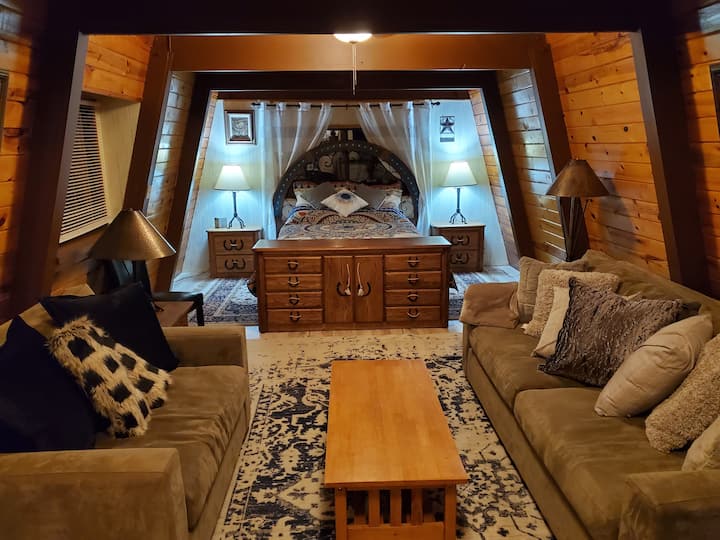 The Birds Nest. 2nd floor cozy studio Guest suites for Rent in