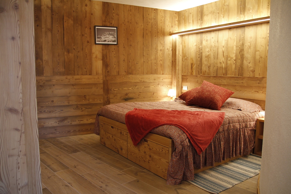 Panquéo (piano terra)
Accogliente camera matrimoniale
---
Panquéo (приземен етаж)
Уютна двойна спалня