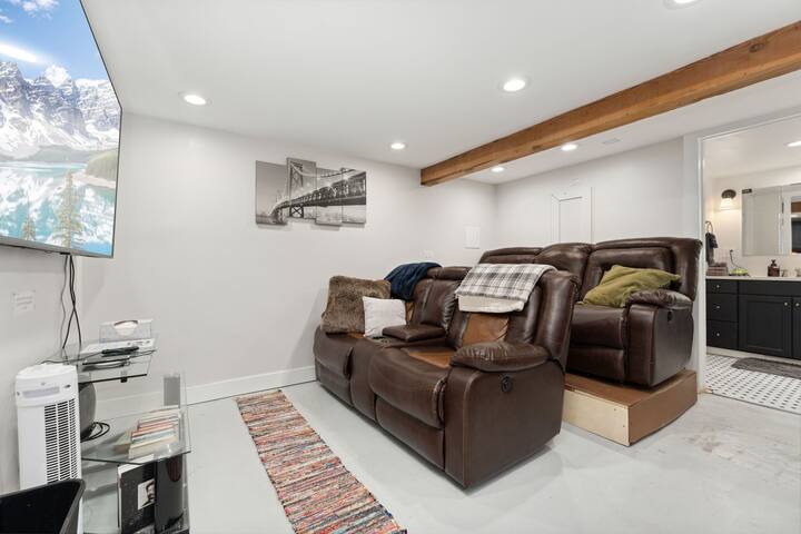 5 blks to Empower, $9 Uber to Dntwn gallery image 3