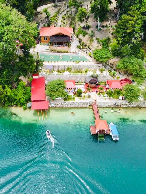Cozy Lakeside Cabin  on Petén Itza