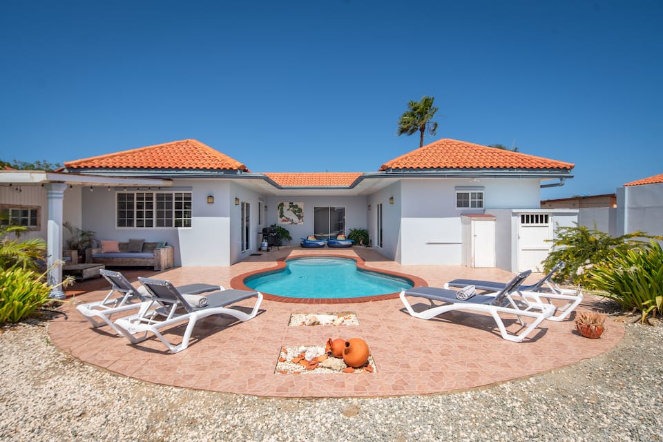 Aruba Vacation Rentals (4.9 out of 5) - Airbnb