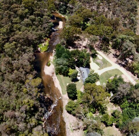 Goulburn River Retreat with private river access