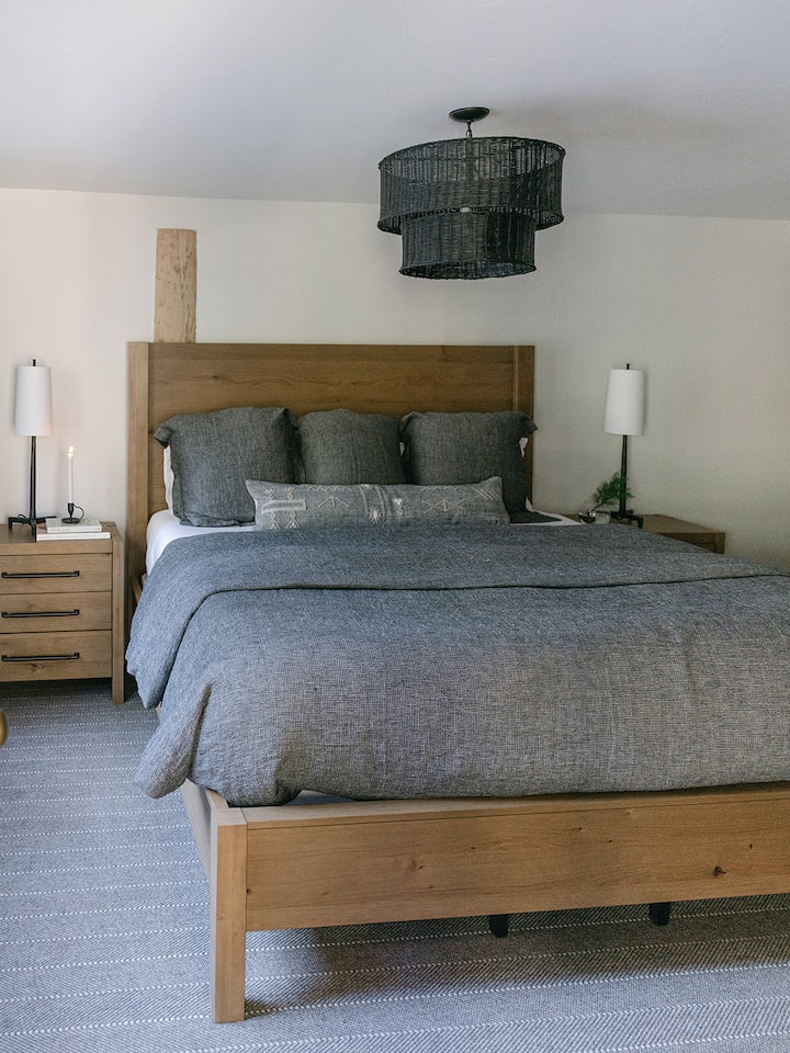 Cheyenne Suite with King Bed & Private Bath