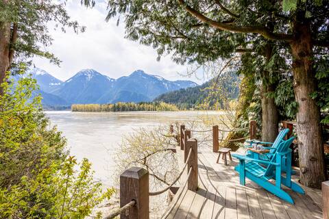 Fraser River Waterfront Cottage in Hope BC