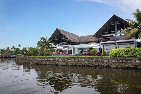 4BHK The Rain w/Breakfast, Private Pool - Alleppey