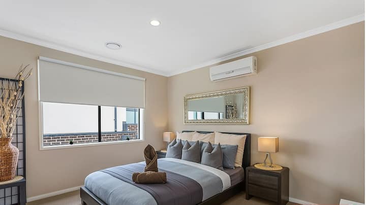 Bedroom 5 (Queen size bed)