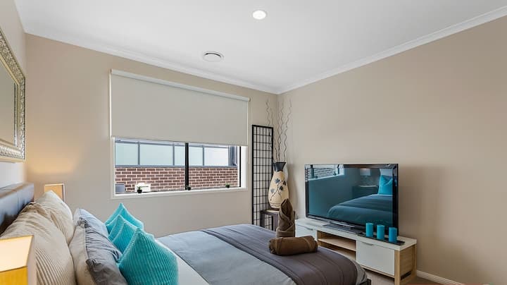 Bedroom 4 (Queen size bed)