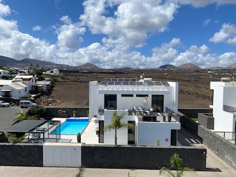 Successful Airbnb property: Villa "Lanz a lot" with private pool and garden in Tías