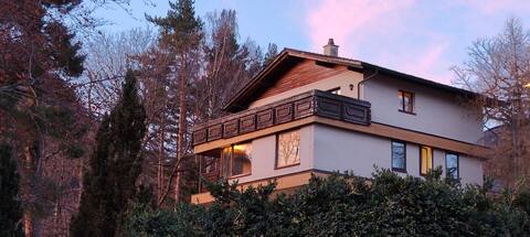 Large vacation home 6 rooms / 2 kitchens / views!