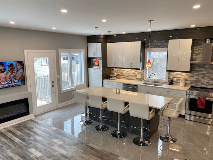 Executive Upscale Rental - Waterloo