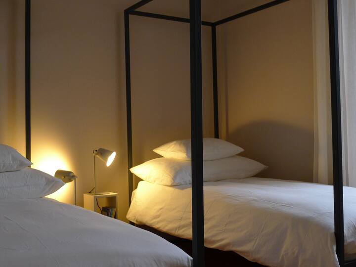 Schlafzimmer 1