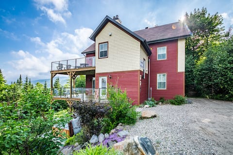 Successful Airbnb property: Ski Nature en Haut Condo with Hot Tub in Charlevoix