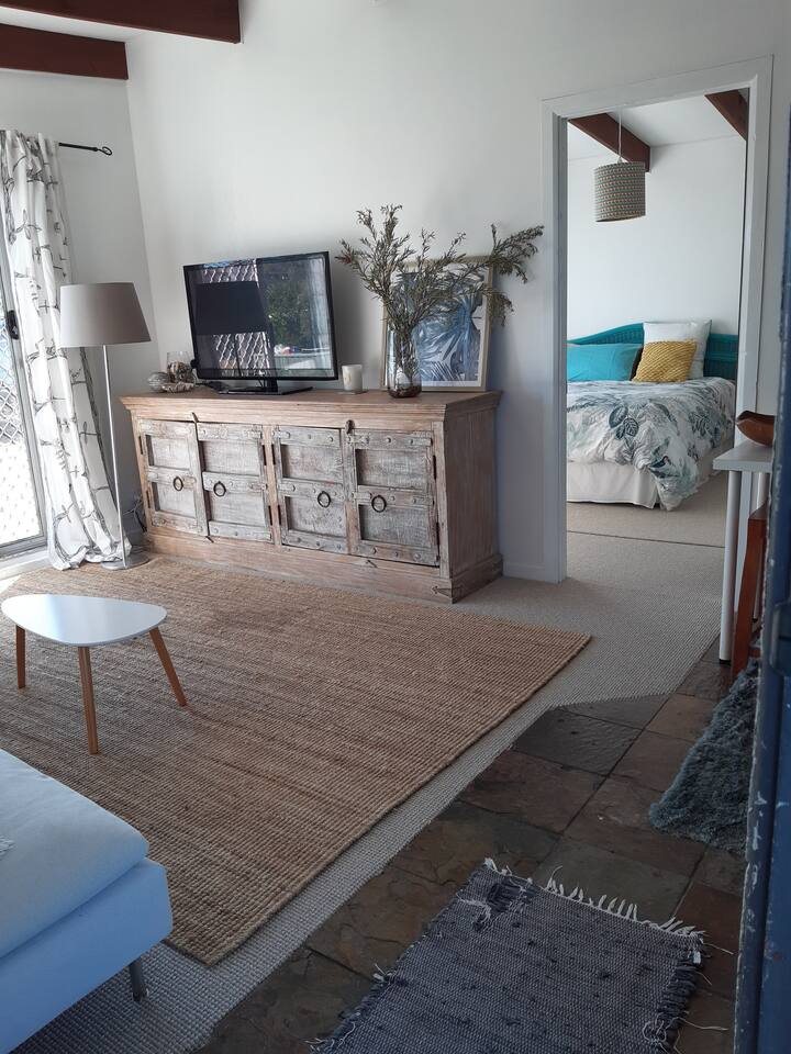 The Little House 3 mins to Mollymook Beach Cottages for Rent in