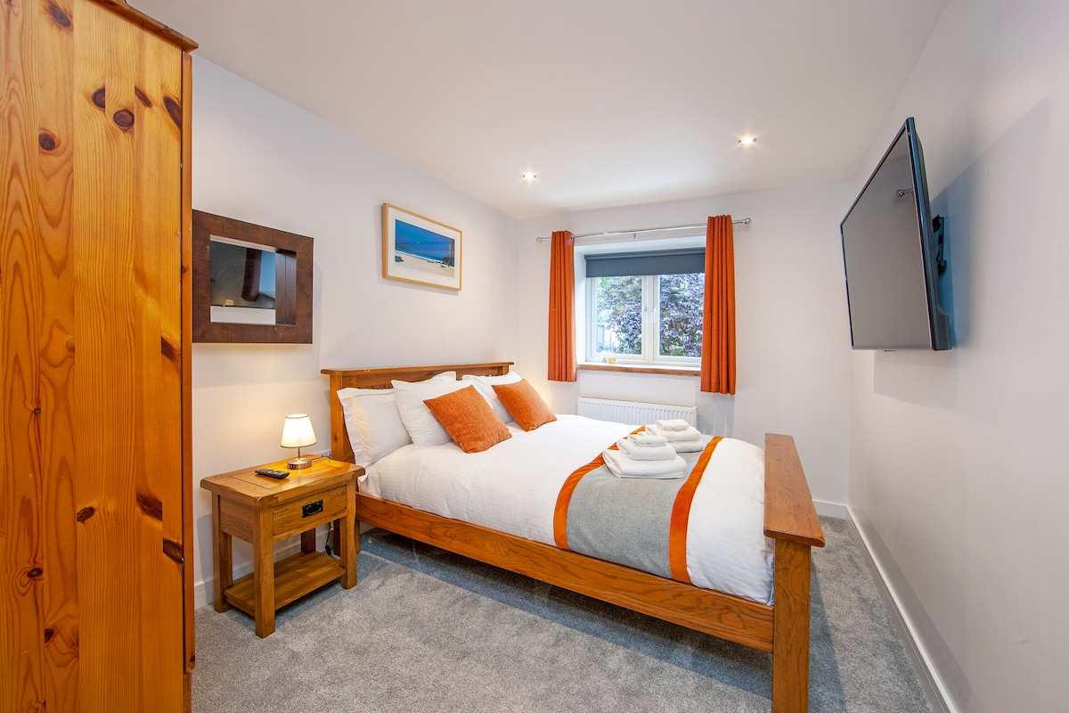 Main bedroom with big TV 