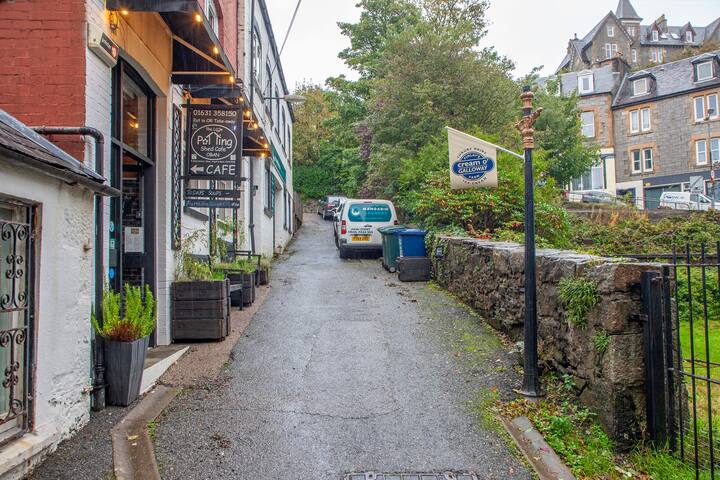 Premium 1ST Floor 2 BR sleeps 4 adults