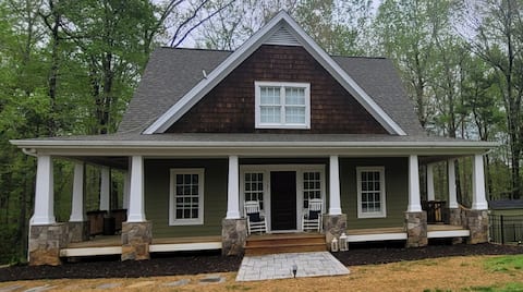 The Great Escape - LAKE FRONT, PET FRIENDLY!