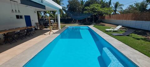 Casa RAMM, Km 5 way to Monterrico, beach house